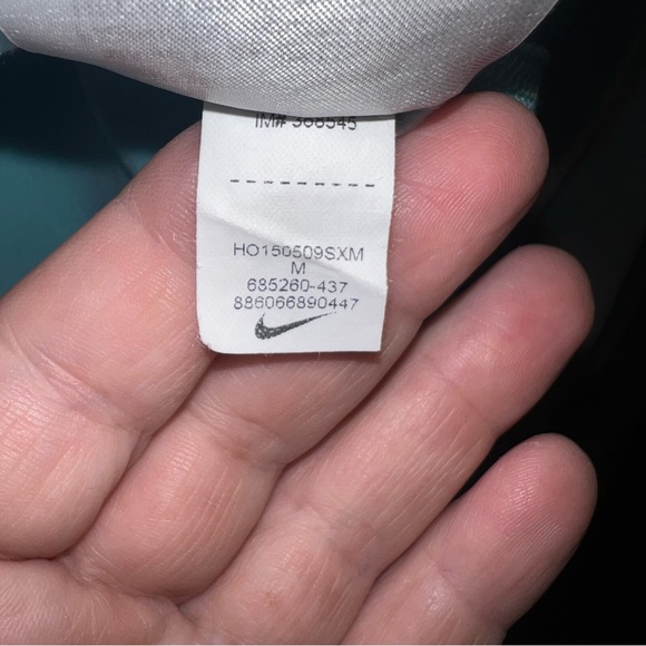 Women’s Nike Dri-Fit size Medium - Picture 5 of 8